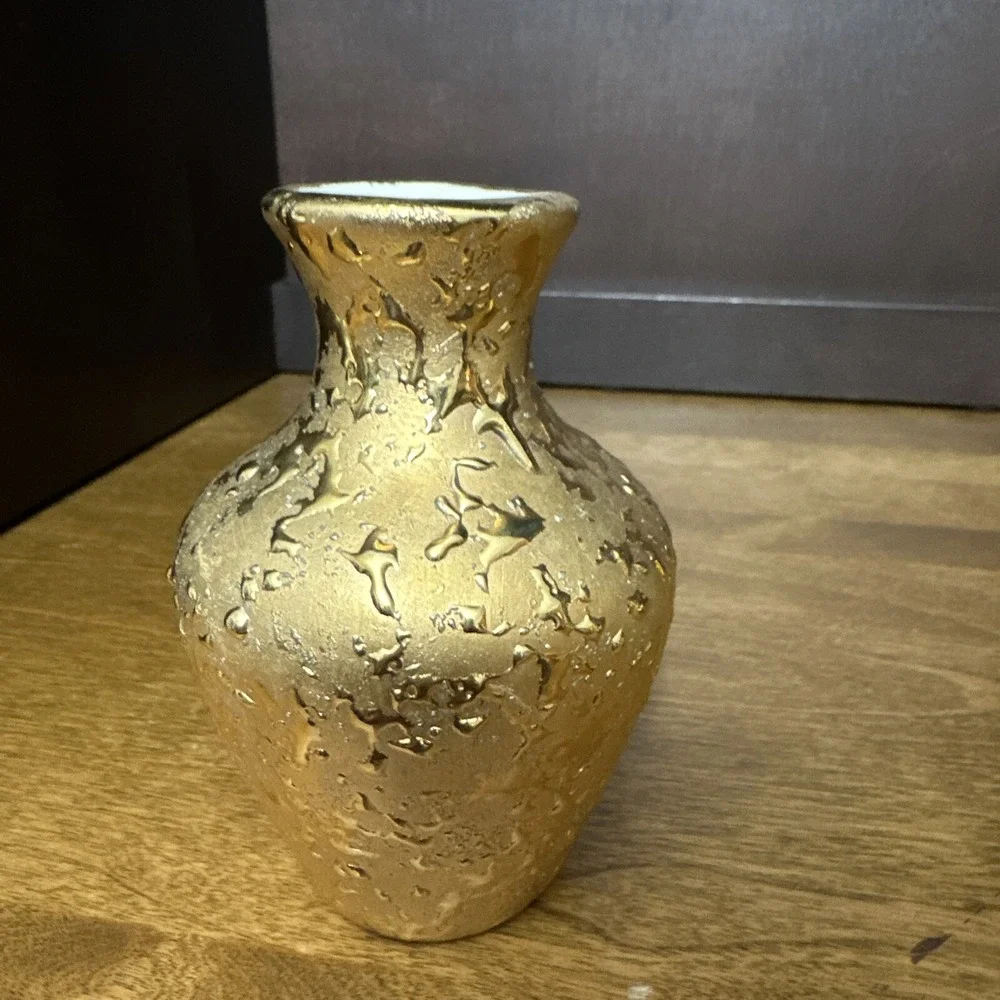 22 KT Weeping Bright Gold Bud Vase  4